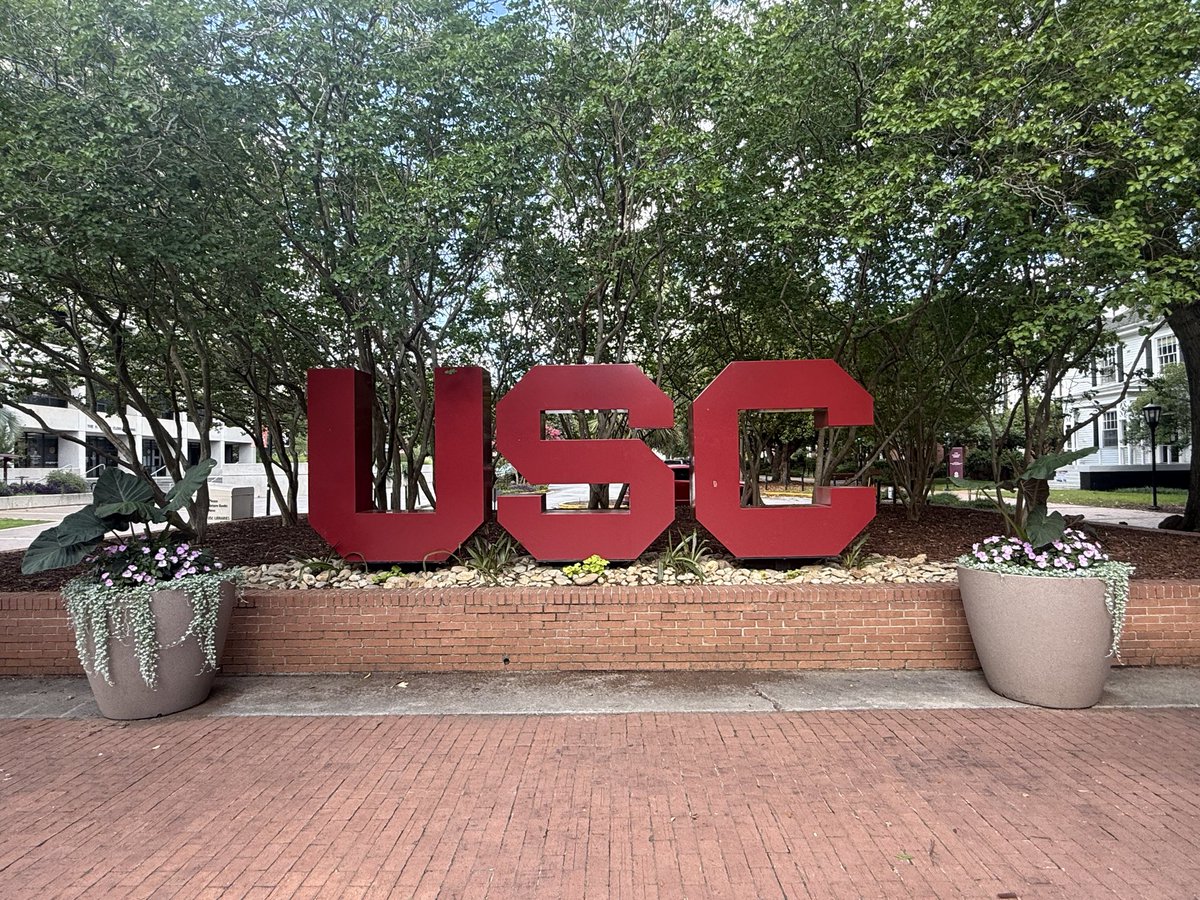 BAComer's tweet photo. Summer evening campus route for 6.4 miles. Hot, but not too bad. 

Very little foot traffic on campus, but it looked nice. The federal government could take a lesson. No algae in our reflecting pool at Thomas Cooper, and it looked great. Was tempted to jump in to cool off. @UofSC https://t.co/QcUjgOZvc9