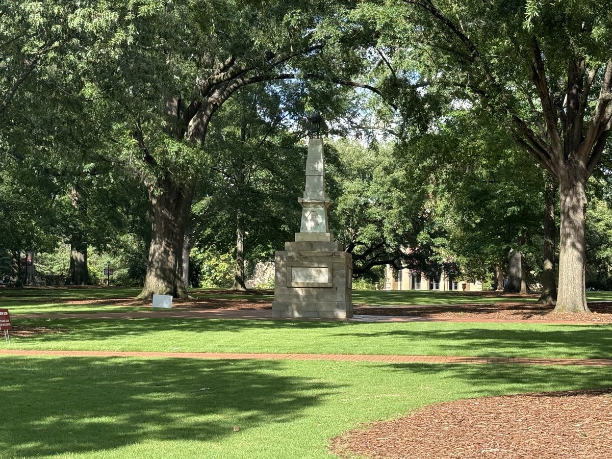 BAComer's tweet photo. Summer evening campus route for 6.4 miles. Hot, but not too bad. 

Very little foot traffic on campus, but it looked nice. The federal government could take a lesson. No algae in our reflecting pool at Thomas Cooper, and it looked great. Was tempted to jump in to cool off. @UofSC https://t.co/QcUjgOZvc9