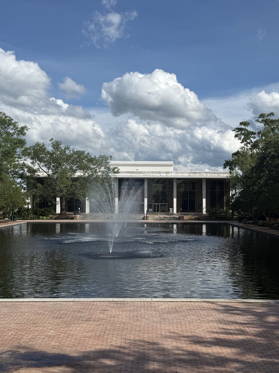 BAComer's tweet photo. Summer evening campus route for 6.4 miles. Hot, but not too bad. 

Very little foot traffic on campus, but it looked nice. The federal government could take a lesson. No algae in our reflecting pool at Thomas Cooper, and it looked great. Was tempted to jump in to cool off. @UofSC https://t.co/QcUjgOZvc9