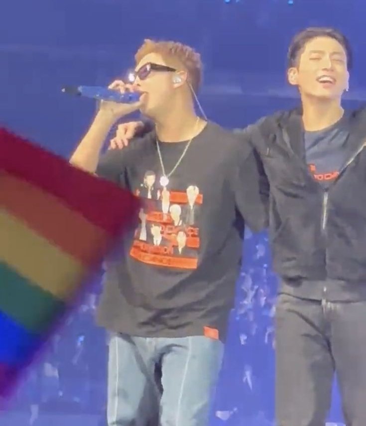 acervnamkook's tweet photo. Jungkook e Namjoon demonstrando apoio à comunidade LGBTQIA+; uma thread https://t.co/ejFzTm9V5a
