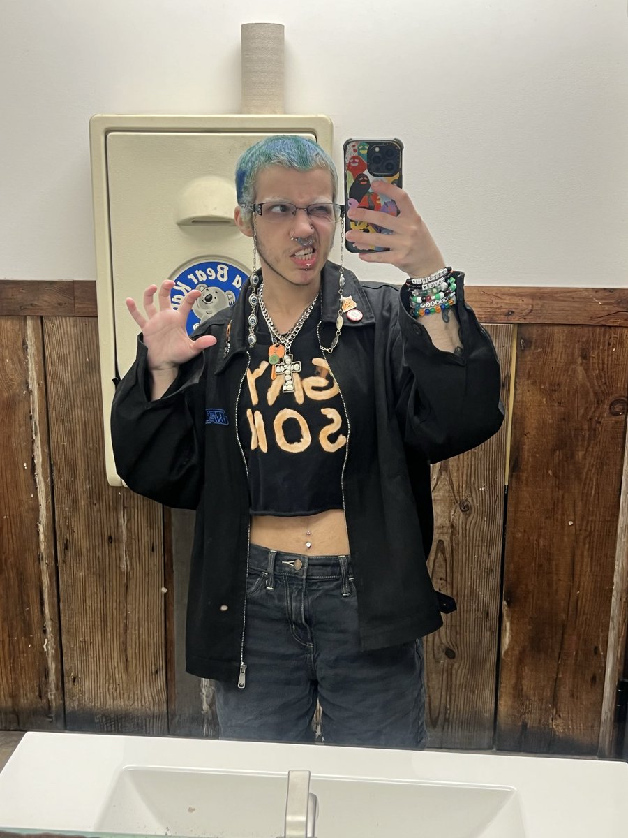 milo☭𖦹 tweet media
