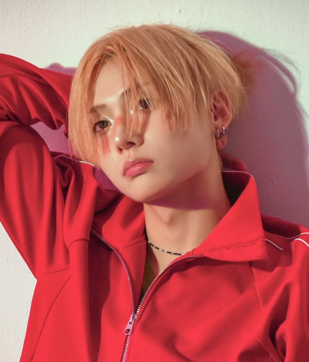 versuslee's tweet photo. wdym u just look this gorgeous all the time https://t.co/CfrHNR1RgA