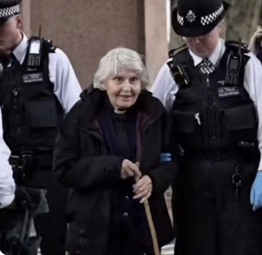 PalMediaOrg's tweet photo. The Met Police would rather arrest 80 yr/o grannies than hold Israel accountable: https://t.co/hCLxvVyAQg