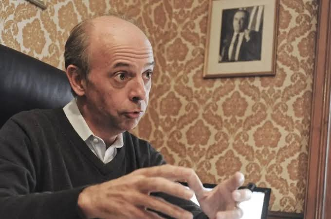 asi92134_asi's tweet photo. Urgente:

De acuerdo a algunas fuentes, el entonces MDN Javier García @JavierGarcia_Uy , estaba al tanto de denuncias contra la anestesista Dra. Miralles antes de 2023 , año en que ocurrió la lamentable desaparición física de la Dra. Soledad Barrera. Dichas fuentes manifiestan que aduce tecnicismos legales para no tomar accion.
Aguardamos respuesta del involucrado, así como del pedido de acceso a la info publica, elevado de acuerdo a la ley Ley N° 18381 al Ministerio de Defensa Nacional.
Recordemos que aparte de todo García es medico y también tiene cercanía con las corrientes sindicales de dicho sector como La familia de la anestesista en cuestión.