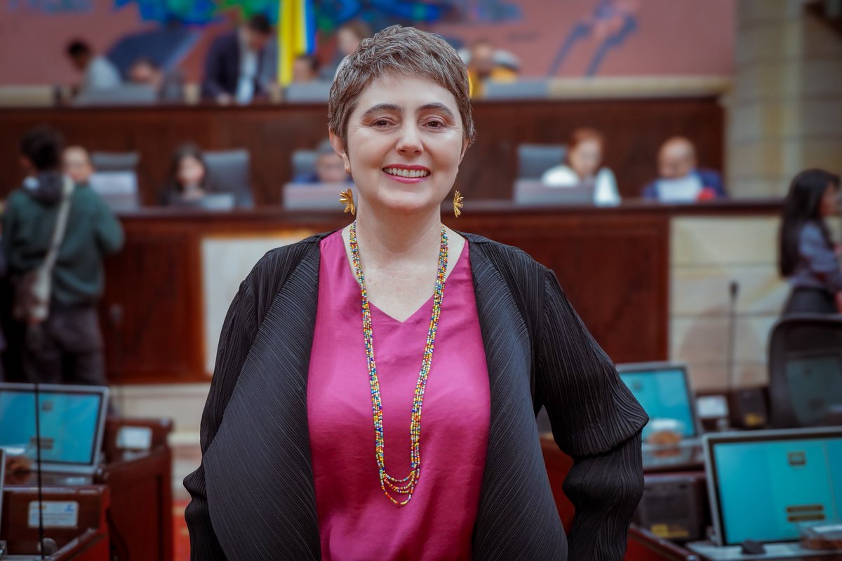 CaroGiraBo's tweet photo. Mi última plenaria en la Cámara de Representantes. 
A este momento de mi vida le llamo: GRATITUD ✨ 
Gracias a mis electores en Risaralda, que confiaron en mí para representarlos y hacer la tarea lo mejor posible. Logramos importantes avances, por la transparencia, las mujeres, la diversidad, el ambiente. 
A mis colegas: gracias por permitirme conocer la enorme diversidad de nuestro país 🏛️.