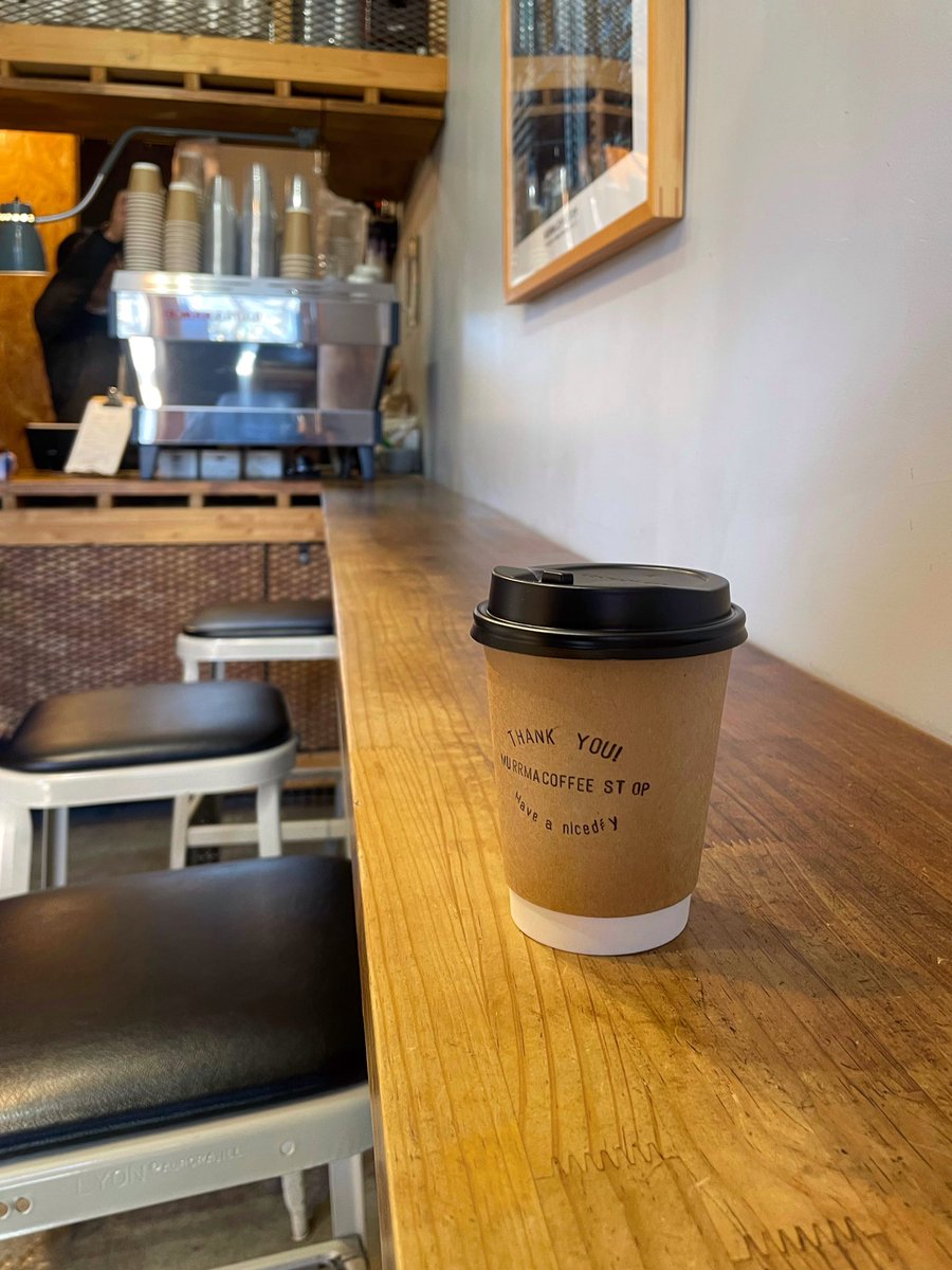 PyxisSweets's tweet photo. オペラシティ裏で見つけた、ロースタリーカフェ「MURRMA COFFEE STOP」☕️

店内に入ると、目を引くのは白い焙煎機。
 スペシャルティコーヒー専門店らしい空気感がかっこいい。
カフェラテも浅煎りでフルーティー✨
 シングルオリジン中心で、ドリップ好きにもおすすめしたい◎

📍渋谷区本町2-6-1 https://t.co/6XEiaCldvr