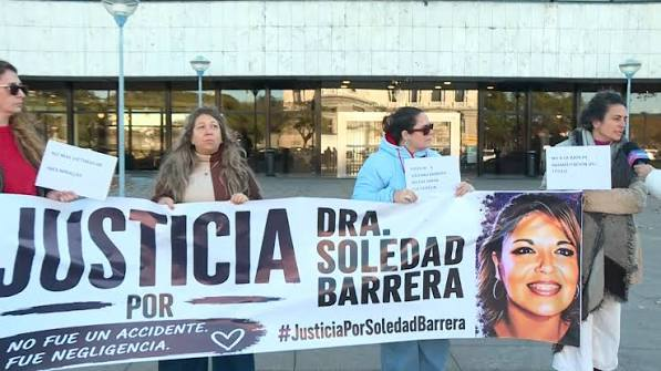 asi92134_asi's tweet photo. Urgente:

De acuerdo a algunas fuentes, el entonces MDN Javier García @JavierGarcia_Uy , estaba al tanto de denuncias contra la anestesista Dra. Miralles antes de 2023 , año en que ocurrió la lamentable desaparición física de la Dra. Soledad Barrera. Dichas fuentes manifiestan que aduce tecnicismos legales para no tomar accion.
Aguardamos respuesta del involucrado, así como del pedido de acceso a la info publica, elevado de acuerdo a la ley Ley N° 18381 al Ministerio de Defensa Nacional.
Recordemos que aparte de todo García es medico y también tiene cercanía con las corrientes sindicales de dicho sector como La familia de la anestesista en cuestión.