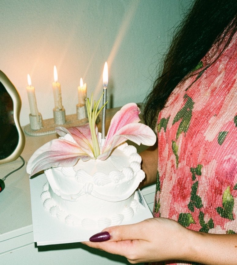 memzo24's tweet photo. Birthday girl 🎂✨💕 https://t.co/nemrrYBQOa