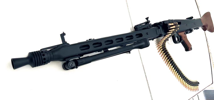 #これを見た人は我に続いて銃を置け