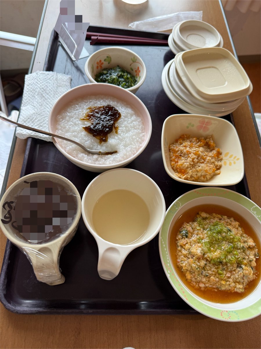Noranekoyui123's tweet photo. 🙋‍♀️前日飲みだった夫はハンバーグ 次男はお肉乗せ素麺(長男は🚗合宿免許に行きました)#おうちごはん #朝ごはん #家庭菜園  実ったトマトもピカピカではないし…もしや葉っぱの病気なのかしら…心配です🥺放置していた胡瓜やっと植えましたw

整骨院行った足で病院へ。父に夕食を食べさせ買い物して帰宅🚃退院したら全部細かく刻んでとろみ食です、慣れるまで大変だなぁ私も手伝いにいかないと。自分で食べる気力ないの見てると切なくなる🥺味見したら全部美味しかったです♪

東京雨の朝☔ お昼過ぎには晴れ予報☀️
皆さま今日も良い1日を🍀✨