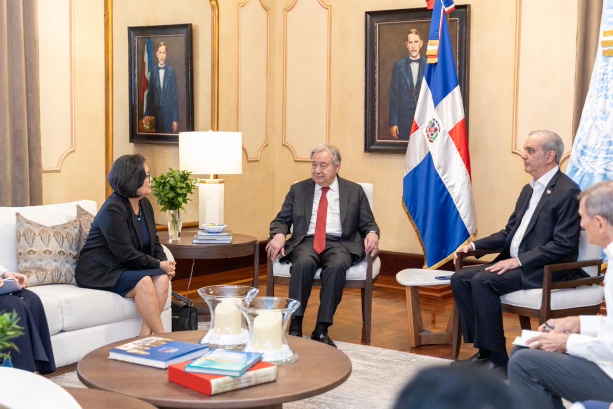 ONU_RD's tweet photo. El Secretario General de la ONU @antonioguterres se reunió con el Presidente @luisabinader, en el marco de su misión a Haití.

Discutieron sobre desarrollo internacional y regional, incluyendo la situación de Haití. https://t.co/FkdEl4amSH