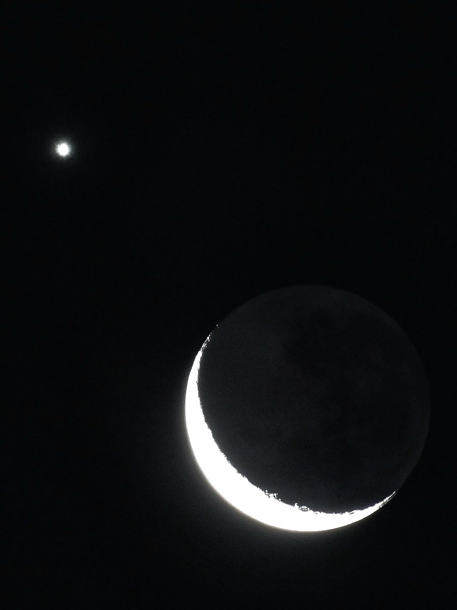misschivitoo's tweet photo. Una de recién🫶🏼 la luna y venus https://t.co/6JC0bIAF6e