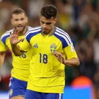 Alzammai3's tweet photo. اللاعب السويدي/التونسي الذي لعب مع السويد ضد تونس...وسجل هدفين، رفض الاحتفال بهما، لشعوره بشيء من حرج الموقف = نموذج لتعقد الهويات البشرية...وهو موضوع كتب عنه أمين المعلوف في كتاب الهويات القاتلة، وأمارتيا سن في الهوية والعنف..وكلاهما ترجم للعربية أكثر من مرة.
#تغريدات_كاس_العالم https://t.co/5uLY4pmcXG