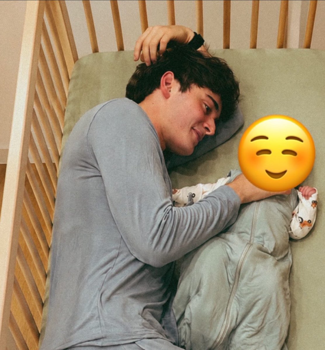 ellelovesnoah's tweet photo. noah posted a whole photo dump on insta in 2026 WE‘RE SO BACK https://t.co/O5RCu7aLFE