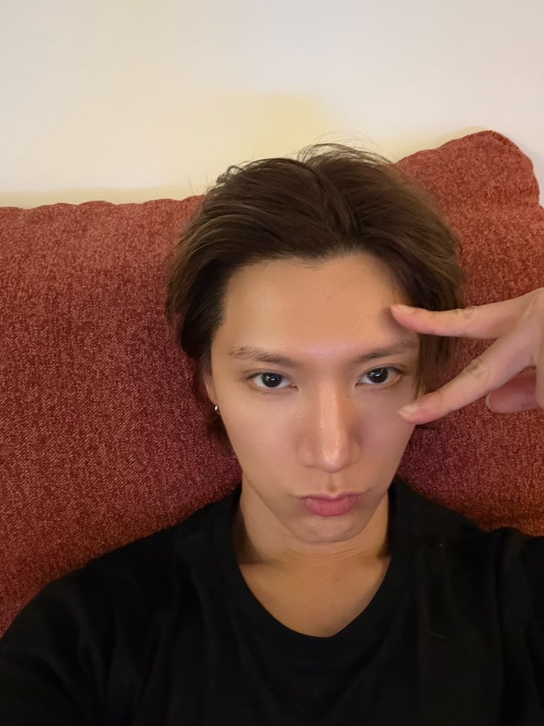 ten_bbl's tweet photo. 260618 🐈‍⬛📸 12:00AM KST https://t.co/ALt2kY0Fpr