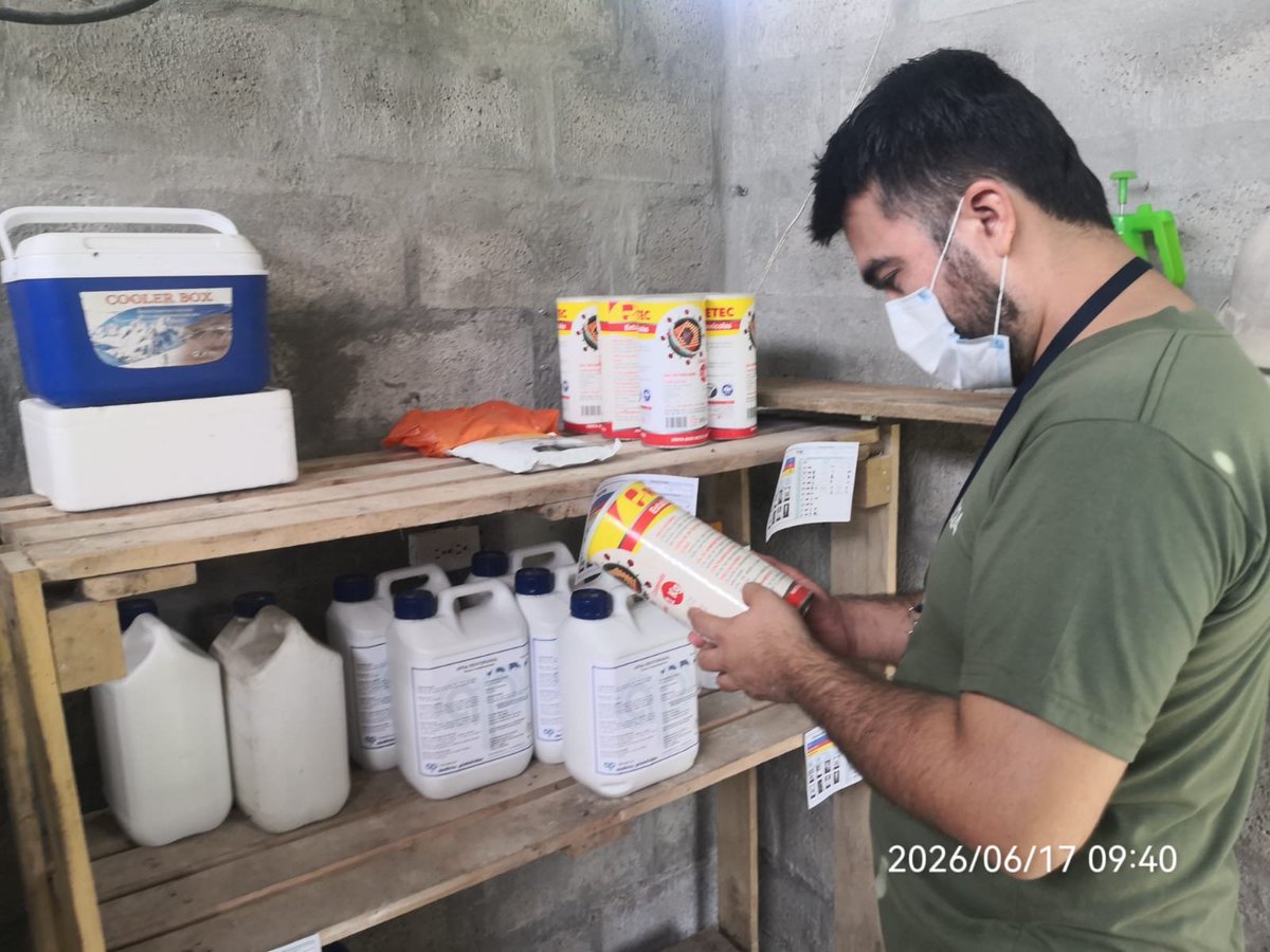 AgrocalidadZ4's tweet photo. #SantoDomingo | Realizamos auditoría de certificación en Buenas Prácticas Agropecuarias 🦃🌱 en una granja de pavos del sector Río Baba, parroquia Luz de América; verificando el cumplimiento de la normativa vigente y la producción de alimentos inocuos.
#ProtegemosLoQueConsumes https://t.co/E4ptaJzsqt
