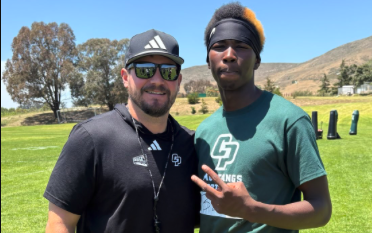 sixstarfootball's tweet photo. EVENT COVERAGE | Strong Performances Highlight Cal Poly Prospect Camp

📍 Cal Poly Prospect Camp | San Luis Obispo, CA
🔥 Several prospects elevated their recruiting profile with strong performances 
📖 Full recap + scouting reports now live!

STORY ▶️ https://t.co/xjBsXkfbMD 

@DavidAstur97791 @BencikCole @SamBoeddeker @ahunkinclaytor @kodydegroot6 @KyleDewey @Masondunn67 @BraydenEarley @AidanFaraj @DarrenGood81871 @Aarongrant222 @GribbonsLuke @b1gutierrez_ @bode_hank @maaseTwo @RyanHo1t17 @johnnyholthouse @JacobEruaga @thaachossenn1 @CLee_5 @LemmelReza @josh_allen_long @JMcDermott88 @BraydenMolloy24 @LukasNeely2027 @Im_Brett562 @Jack_OSull15 @jamopazak4 @AustinPlaza74 @ZionPoole11 @cole_scott2 @trev2tuff @TolertonTristan @luhmikeiv8 @jworth56