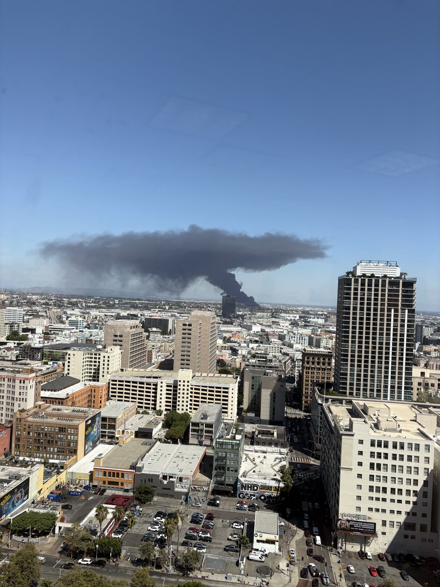 PineHouse70's tweet photo. @LAFD https://t.co/94MOJojrYU