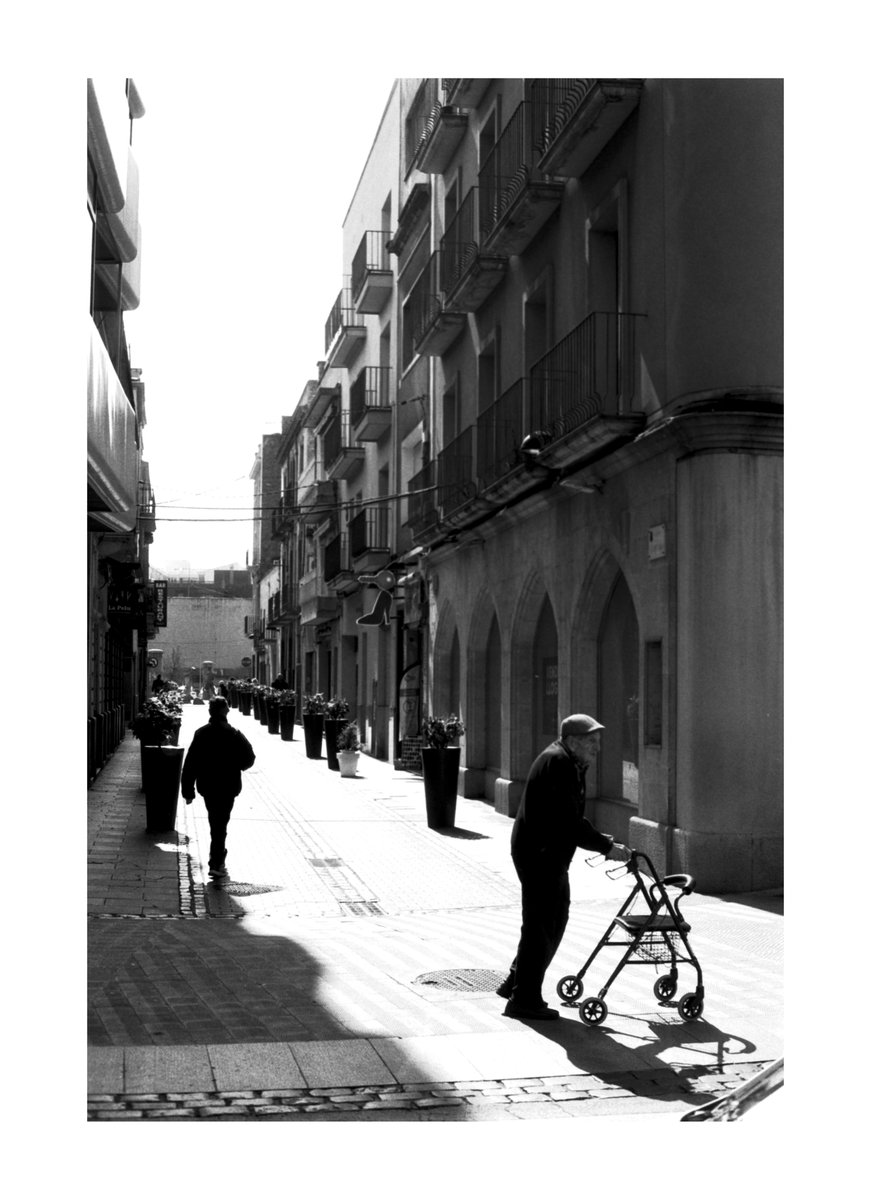 MALEOJENE's tweet photo. La calle en 35mm.
Olympus OM-2n / Zuiko 50mm.
Agfaphoto APX 100.
#fotografía #photography #photographyblackandwhite #bnw #fotografiablancoynegro #film #35mm #Agfaphoto #AgfaphotoAPX https://t.co/86VOeu8dq0