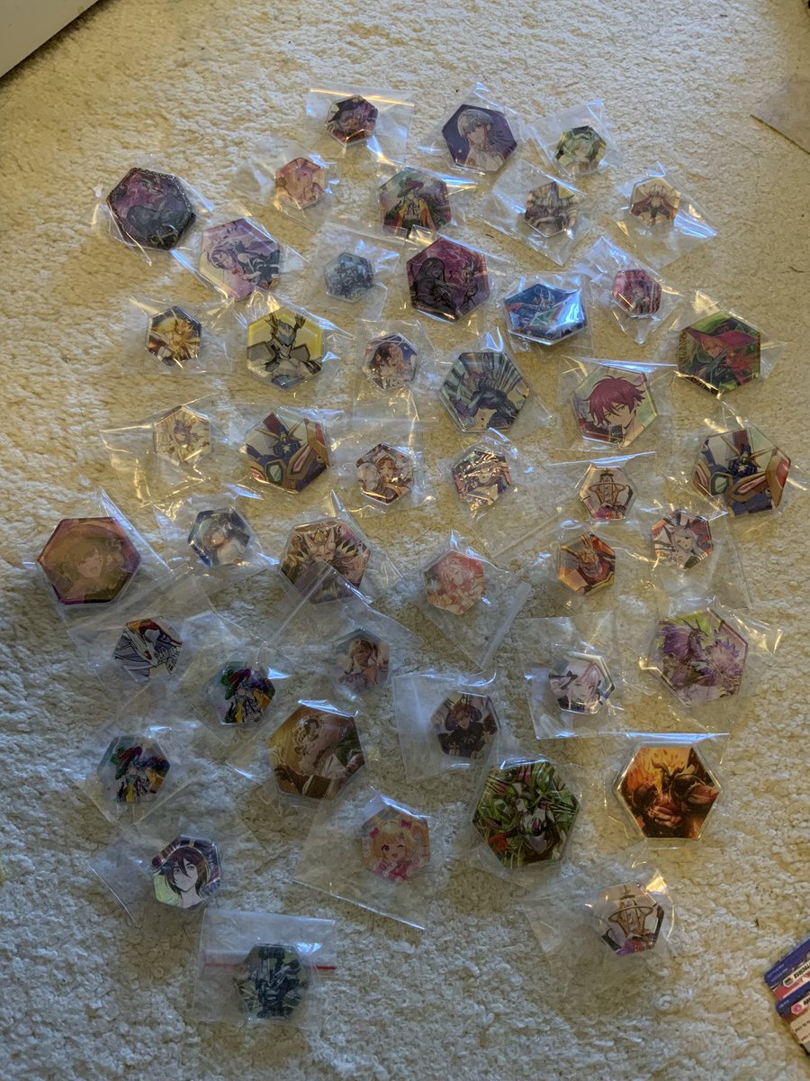 Dragon8Blade's tweet photo. Updated my shop with CFV goods: new energy stands, and some of the resin cast box pins

Currently all 10 stands are in stock, and pin stock is the 4th image

[Iink below] https://t.co/P938MsaCE7