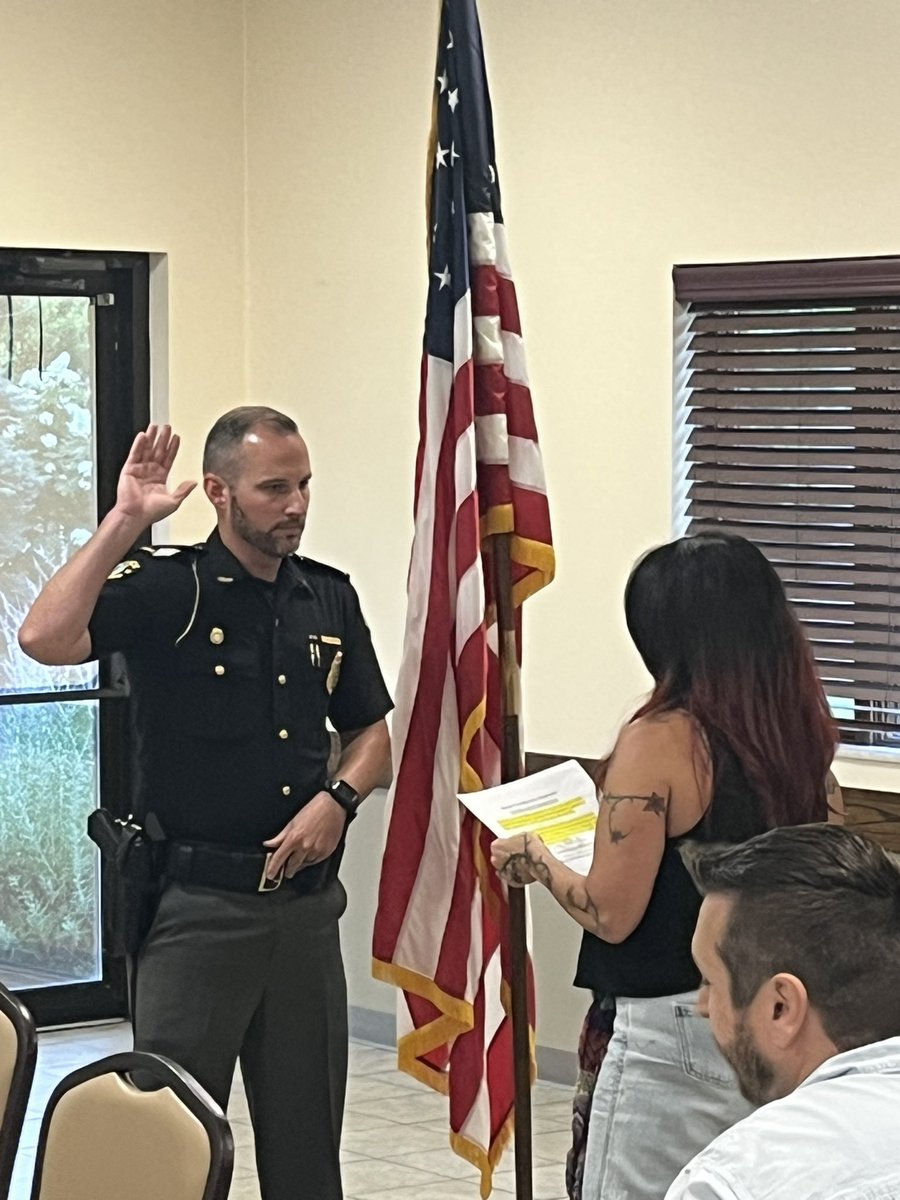 CHIEFGILBERT1's tweet photo. Congrats to Blendon Twp Police Chief John Belford who is retiring! John has been the longest serving suburban Police Chief in Franklin County serving 22 yrs as Chief! Been an honor serving with him in my different capacities over those years! Best of Luck to new Chief Retherford. https://t.co/Hsb2c0qZiL