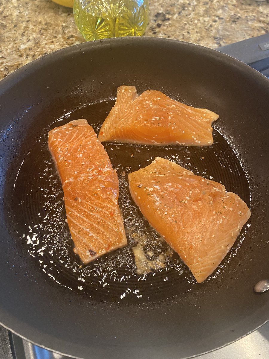 Jimbro_Audio's tweet photo. I love me a good salmon! This came out so good 😋 https://t.co/llCgPWhgVv