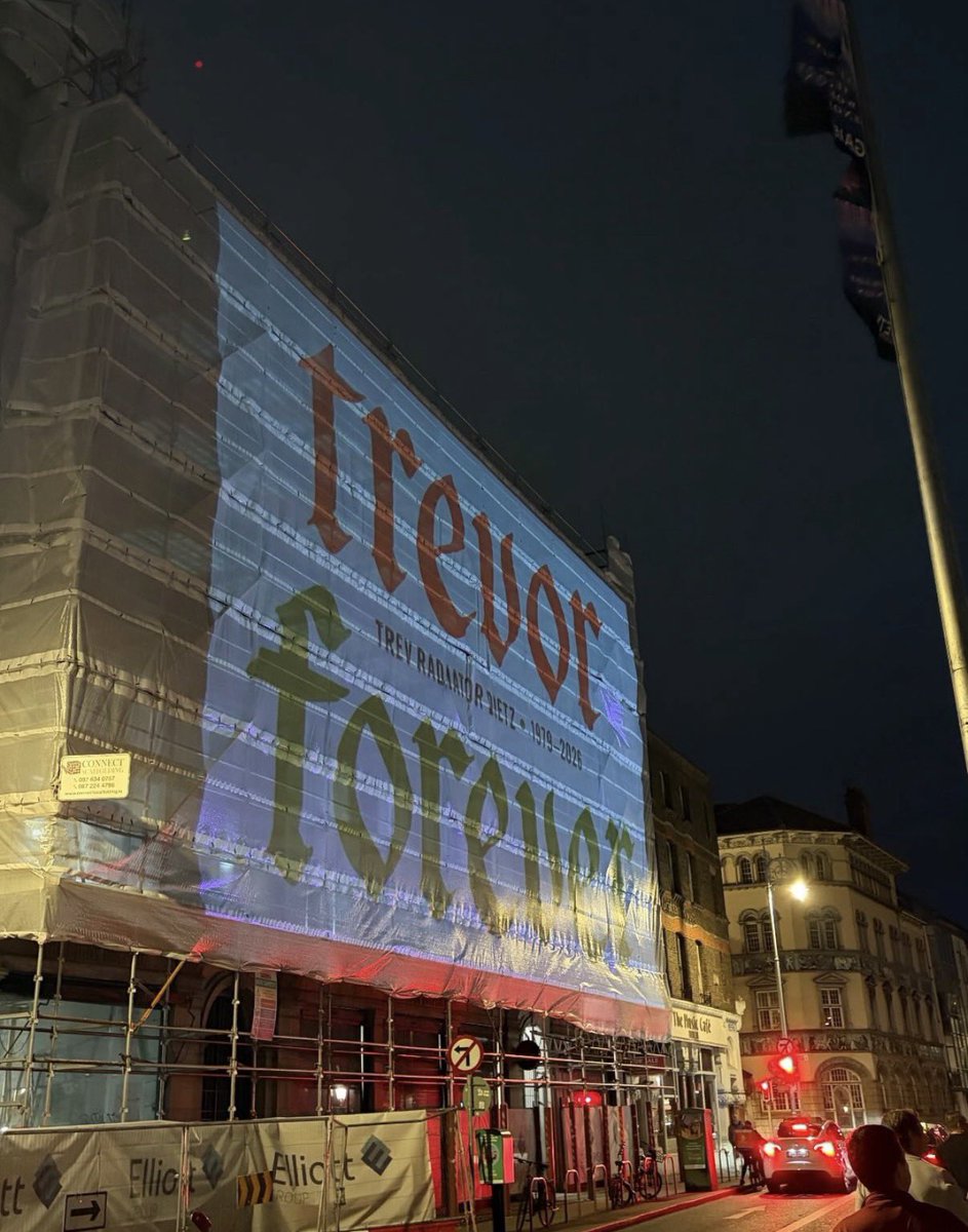 TheRockRevival_'s tweet photo. A beautiful tribute in Dublin to the late Fontaines D.C. manager Trevor Dietz 💚 https://t.co/xzze5BL1ju
