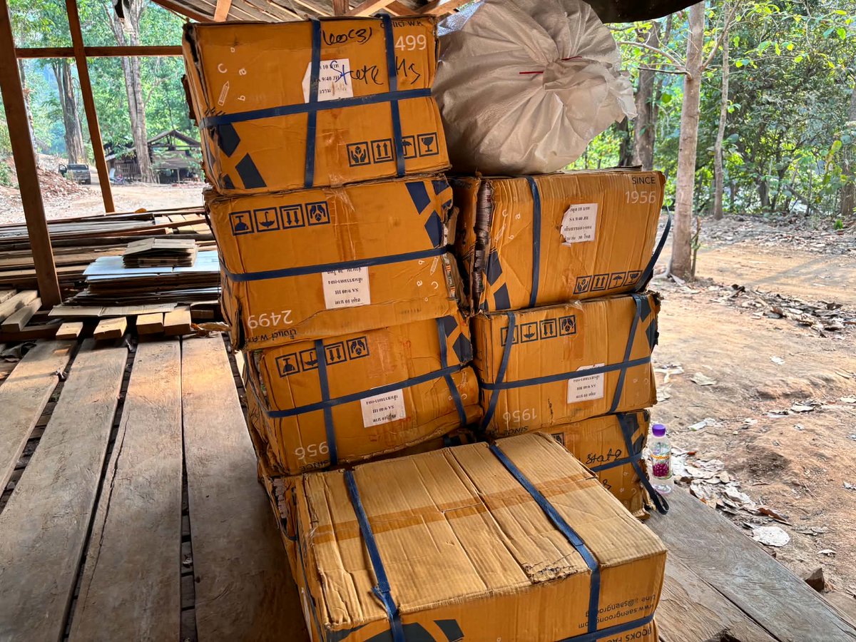 ProjectKARE_org's tweet photo. Thanks to our amazing Project KARE donors, Karen leaders will distribute pens, pencils, notebooks, sports gear &amp; much more to thousands of students in dozens of schools across Burma Thank you!!

#KarenPeople #KawThooLei #KarenState #Burma #Myanmar #EducationForAll #ProjectKARE https://t.co/55ll6bgpWl