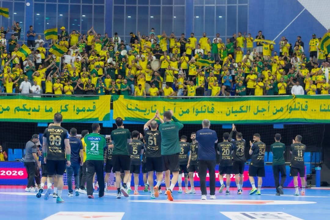 Alihejji's tweet photo. وياك ع الحلوة و المرة ماهي شعار ينقال وقت الانتصار فقط. 
احنا عشنا و كبرنا على حب هذا الفريق 🔰 و راح نبقى مخلصين للكيان و للشعار مهما كانت النتيجة و الظروف. 

#شكراً_عفواً 🫡 https://t.co/uMU063zF1y