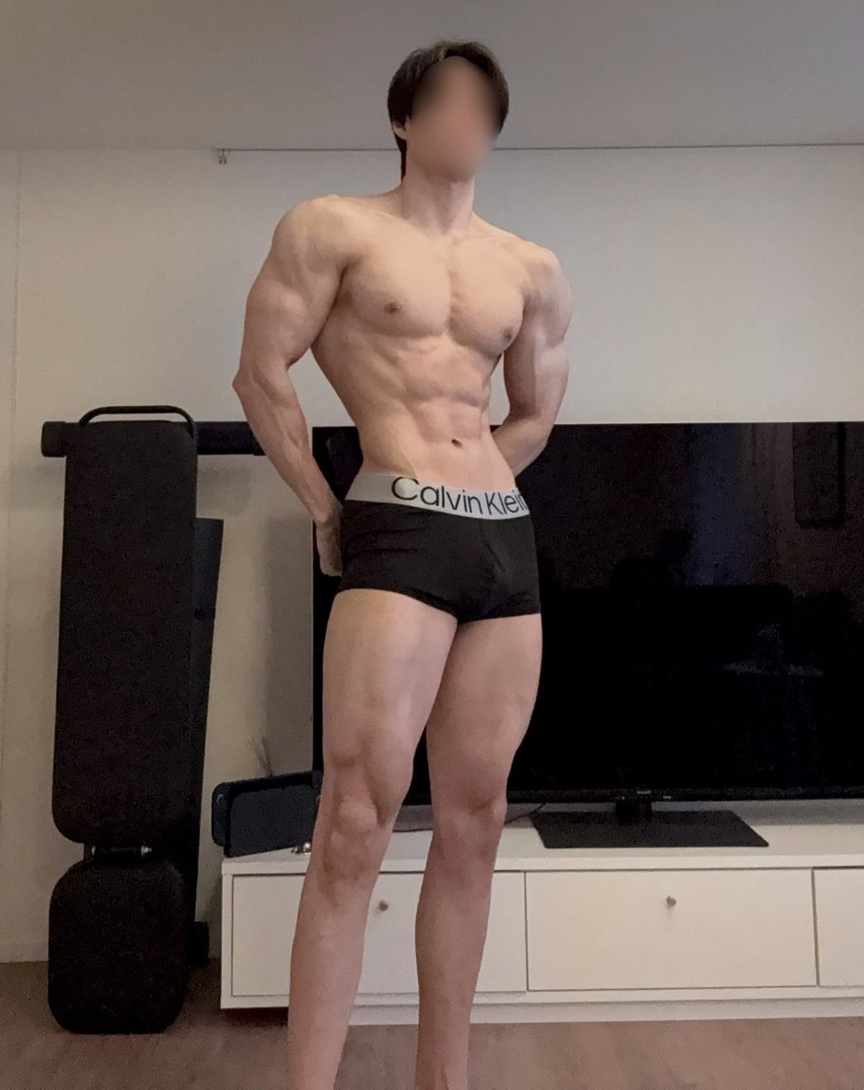 yu__san1213's tweet photo. めとさんの体型目���してる！ https://t.co/eg8tG0R2m1