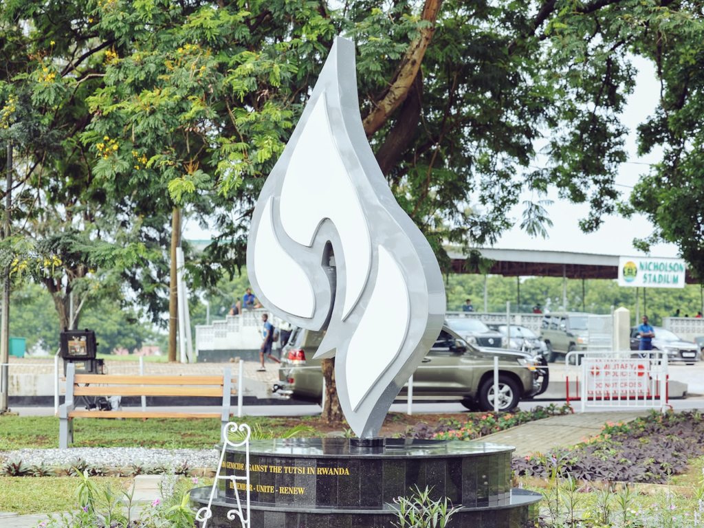 RwandainGhana's tweet photo. Today at the HQuarters of @GhArmedForces, Rwanda's Minister of Justice Hon. @eugirashebuja1 joined Ghana's Foreign Minister Hon. @S_OkudzetoAblak, Government of Ghana officials, members of DipCorps and Rwandans to launch two monuments in the Burma Camp Cenotaph garden. https://t.co/nFU3PuvNIS