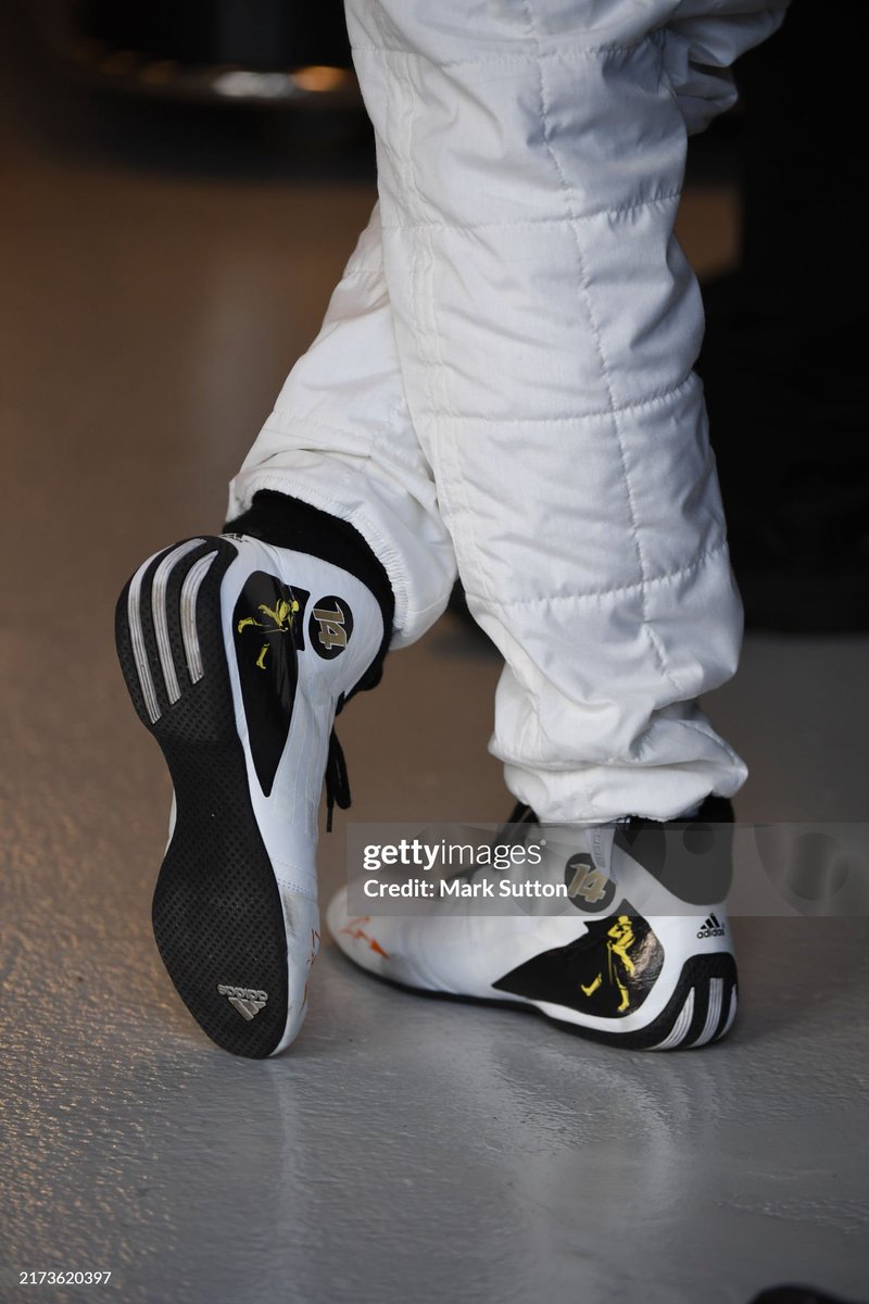 leo_alo14's tweet photo. dancer pose 🧑🏻🩰
#fernandoalonso #mclaren #gp2engine https://t.co/kd03j6fwEw
