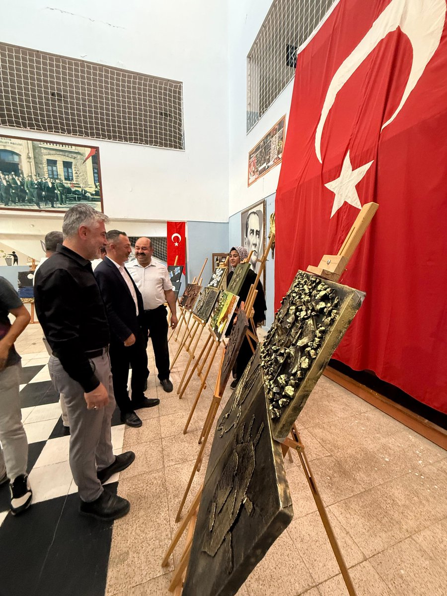akyesilli47's tweet photo. 📍 Yeşilli Yatılı Bölge Ortaokulu

Yeşilli Yatılı Bölge Ortaokulu tarafından düzenlenen Görsel Sanatlar ve Tasarım Sergisi’ne; İlçe Başkanımız İsmail Bayhoca, MHP İl Başkanımız Sayın Ferhan Bozkuş, Belediye Başkan Vekilimiz ve MHP İlçe Başkanımız ile birlikte katılım sağladık. https://t.co/vr1qYt0nSr