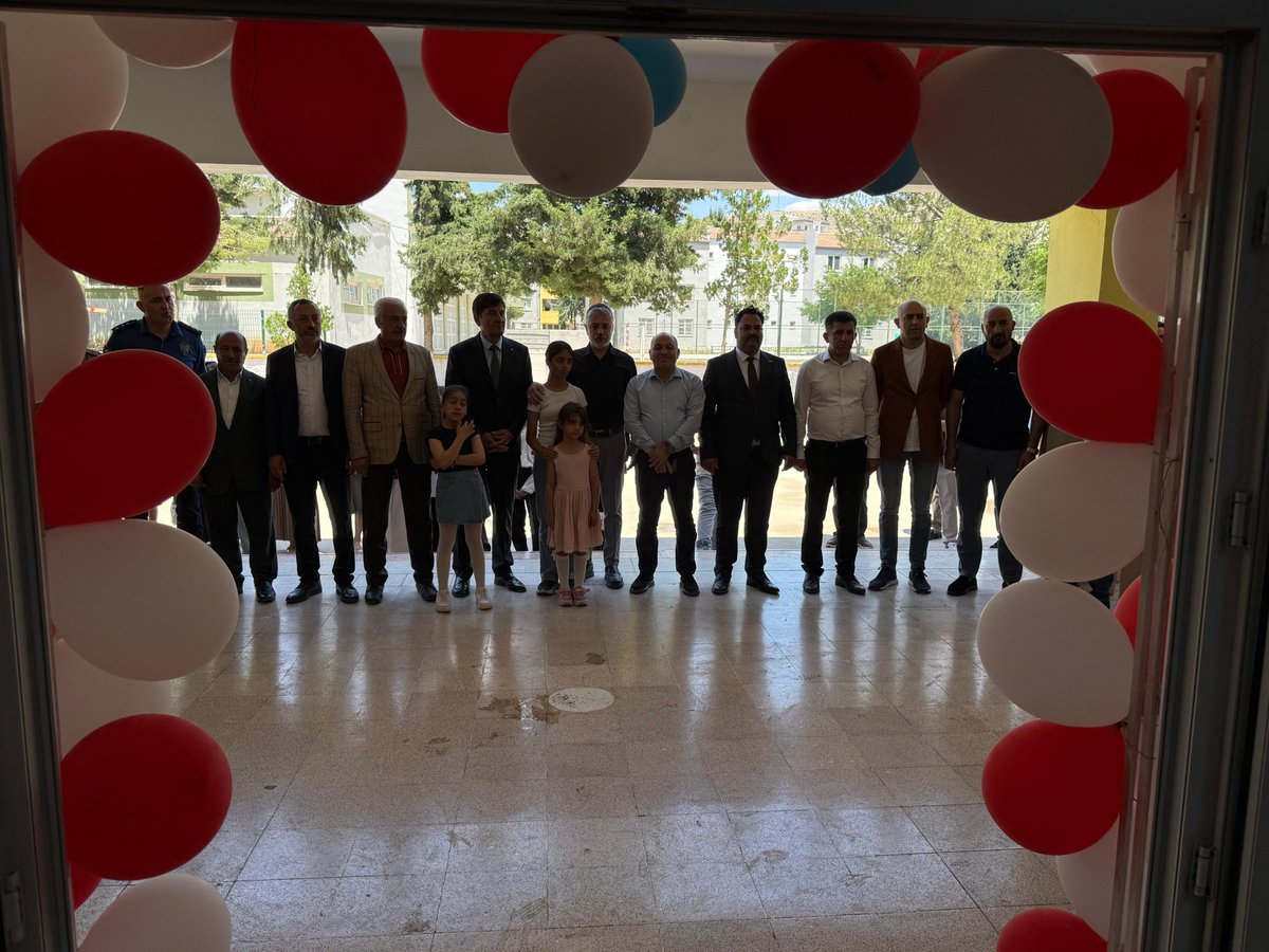akyesilli47's tweet photo. 📍 Yeşilli Yatılı Bölge Ortaokulu

Yeşilli Yatılı Bölge Ortaokulu tarafından düzenlenen Görsel Sanatlar ve Tasarım Sergisi’ne; İlçe Başkanımız İsmail Bayhoca, MHP İl Başkanımız Sayın Ferhan Bozkuş, Belediye Başkan Vekilimiz ve MHP İlçe Başkanımız ile birlikte katılım sağladık. https://t.co/vr1qYt0nSr