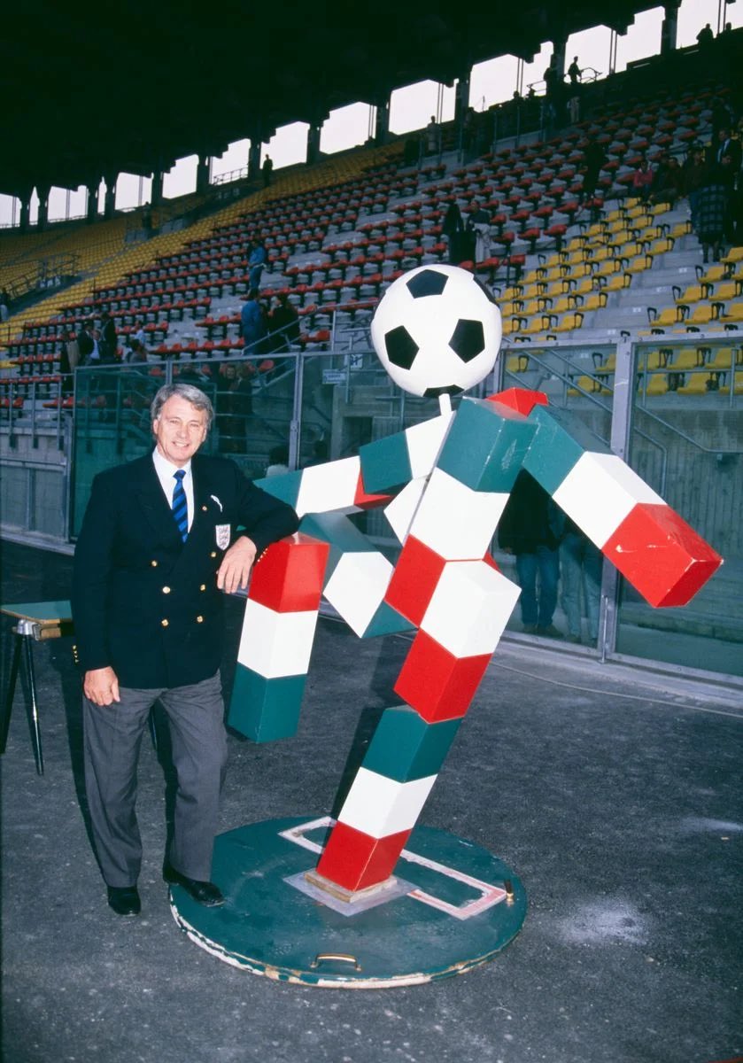 MartinRadio_'s tweet photo. Playing all World Cup and soccer club team songs on @datafruits today from 6-7pm PST https://t.co/rR2x7u4aIO