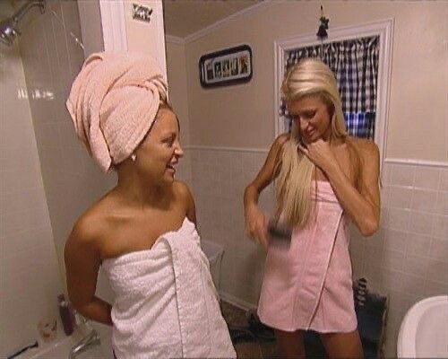 yaivhz's tweet photo. nicole wasnt even fat paris was just really skinny https://t.co/3fU1wQAWW2