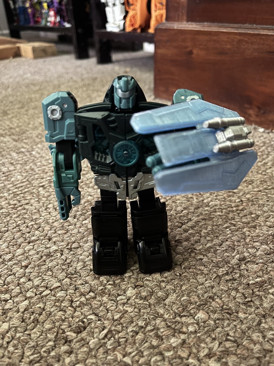ACanine65327's tweet photo. Other primes holding nexus prime’s shield
Yep those being Alchemist, Solus, Megatronus, Micronus & Alpha
#AlchemistPrime #SolusPrime #MegatronusPrime #MicronusPrime #AlphaTrion #Transformers #ToyPhotography #TransformersPhotography https://t.co/rX2weHd35D