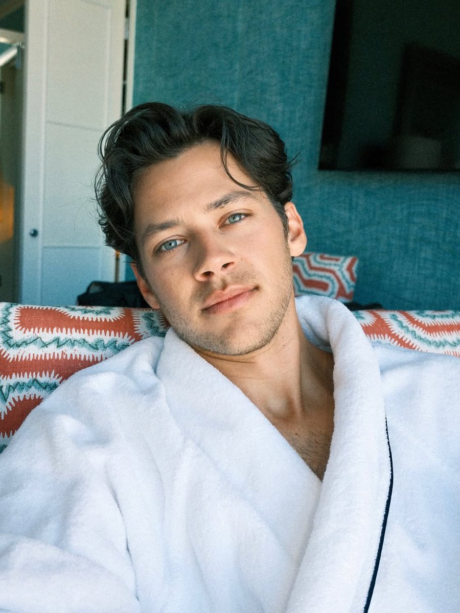 cornettbrasil's tweet photo. LINDO 🥹 Matt Cornett em novo dump de fotos no Instagram de Aika Flores. https://t.co/n8hBByGUdG