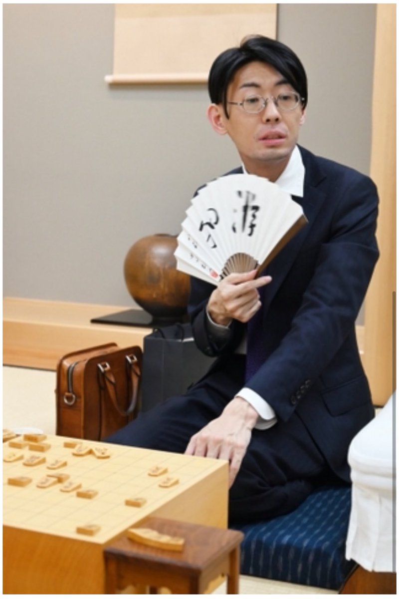 shogi_jsa's tweet photo. 6/17(水)のA級増田ー千田戦の終局は1時42分。
入玉を巡る攻防は245手に。
先手玉がたどり着いたのは91玉。端の端の一番上でした。
激闘の証は将棋連盟モバイルと名人戦棋譜速報でご覧ください。

順位戦の結果は、以下の通りです。（名前左＝先手、☆＝大阪）

［Ａ級］
糸谷 哲郎九段（０勝１敗）●－○広瀬 章人九段（１勝０敗）…19時19分☆
増田 康宏八段（１勝０敗）○－●千田 翔太八段（０勝１敗）…１時42分

[Ａ級成績一覧]　（　）内は順位
【１勝０敗】永瀬（２）、増田（５）、広瀬（９）

【０勝０敗】豊島（３）、佐々木勇（６）、佐藤天（８）、伊藤匠（10）

【０勝１敗】糸谷（１）、近藤誠（４）、千田（７）

［Ｂ級２組］
古賀 悠聖六段（０勝１敗）●－○屋敷 伸之九段（１勝０敗）…21時４分☆
石井 健太郎七段（１勝０敗）○－●行方 尚史九段（０勝１敗）…21時36分
佐々木 慎七段（０勝１敗）●－○青嶋 未来七段（１勝０敗）…21時44分
高見 泰地七段（０勝１敗）●－○三浦 弘行九段（１勝０敗）…22時22分
斎藤 明日斗六段（１勝０敗）○－●佐藤 和俊七段（０勝１敗）…22時40分
丸山 忠久九段（１勝０敗）○－●横山 泰明七段（０勝１敗）…23時０分
木村 一基九段（０勝１敗）●－○北浜 健介八段（１勝０敗）…23時８分
羽生 善治九段（０勝１敗）●－○西田 拓也六段（１勝０敗）…23時15分☆
村山 慈明八段（１勝０敗）○－●深浦 康市九段（０勝１敗）…23時15分☆
都成 竜馬七段（０勝１敗）●－○岡部 怜央六段（１勝０敗）…23時18分☆
郷田 真隆九段（１勝０敗）○－●松尾 歩八段（０勝１敗）…23時21分
谷川 浩司十七世名人（０勝１敗）●－○戸辺 誠七段（１勝０敗）…23時22分
渡辺 和史七段（０勝１敗）●－○及川 拓馬七段（１勝０敗）…23時50分

※阿久津主税八段は抜け番です。

[Ｂ級２組成績一覧]　（　）内は順位、*は降級点
【１勝０敗】青嶋（１）、石井（２）、村山（５）、丸山（６）、斎藤明（10）、戸辺（13）、三浦（16）、及川（17）、郷田（18）、西田（22）、岡部（23）、屋敷（24*）、北浜（27*）

【０勝０敗】阿久津（12）

【０勝１敗】高見（３）、羽生（４）、古賀（７）、横山泰（８）、谷川（９）、渡辺和（11）、深浦（14）、松尾（15*）、佐々木慎（19）、行方（20）、都成（21）、佐藤和（25*）、木村（26*）

（成績まとめ・睡蓮記者）