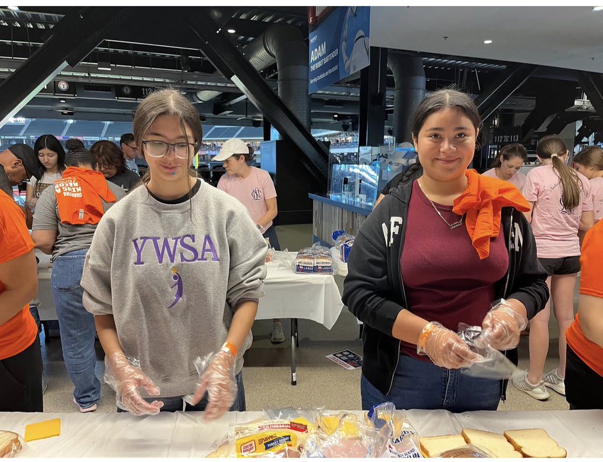 thebridgelad's tweet photo. ☀️ It’s a YWPN Summer! 💙 Our Admin Team is collaborating and learning at the Summer Collaborative, while our YWSA high school students are out in the community making a difference.  Fun fact they set a world record for longest line of sandwich making 20,322! #ywpnimpact https://t.co/z9dBR6UU6b