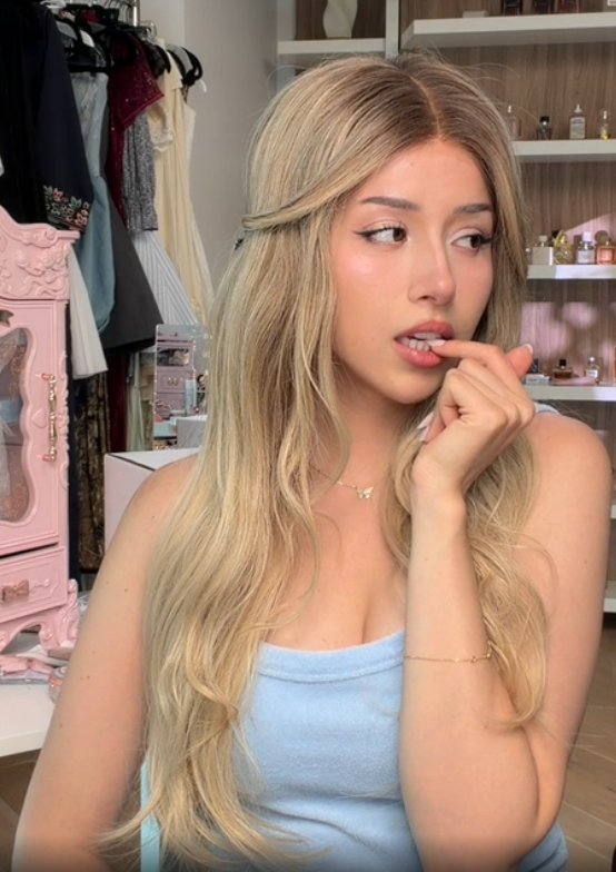 Streamers_simp's tweet photo. Pokimane get ready with me results from today

She looks so mesmerizing in blonde 😵‍💫 https://t.co/Xrh30iOpe6