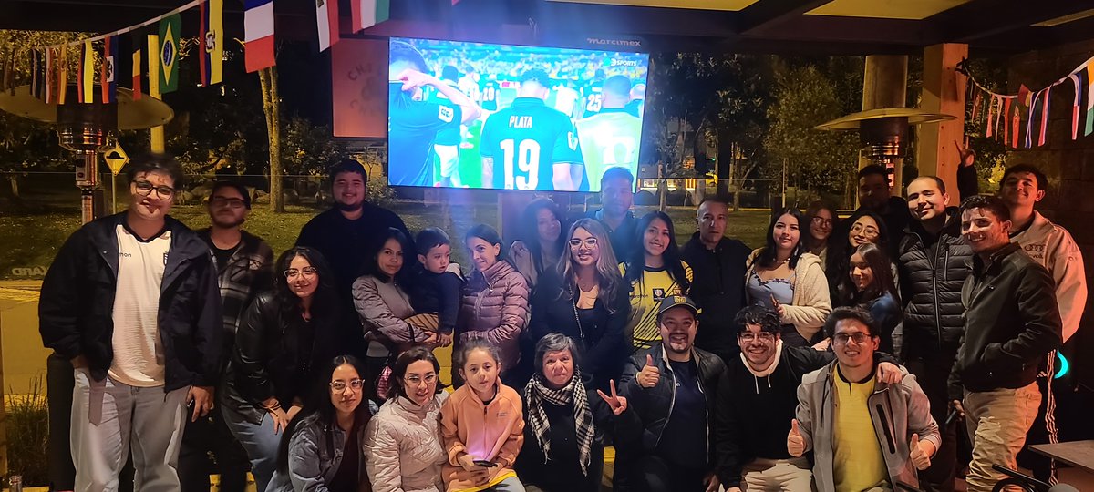 ecuadorweb3's tweet photo. 🇪🇨🔺 Así se vivió el Watch Party en Cuenca. En Chill &amp; Chela Pub vivimos Ecuador vs. Costa de Marfil entre fútbol, nuevas conexiones y comunidad.

¡Gracias a todos por sumarse! Cuenca sigue creciendo. 🙌

@Team1LatAm @Gelois_0 @0xarcano @RocioGonzalezT9  @ETH_ECU https://t.co/szkTQf8wKD