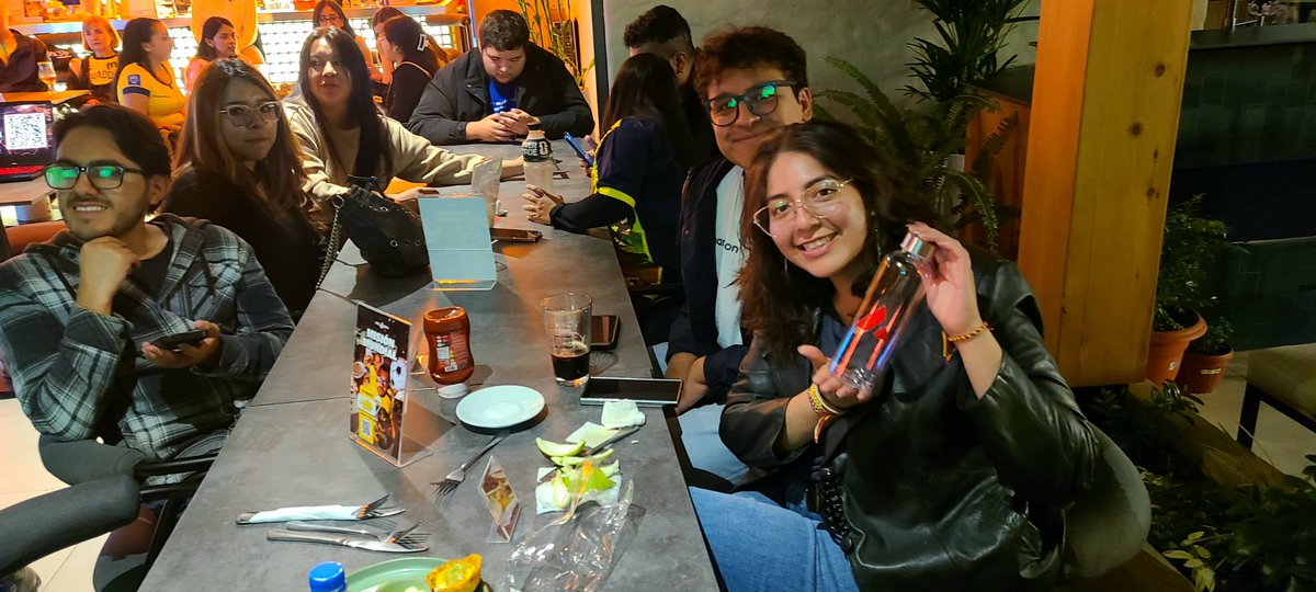 ecuadorweb3's tweet photo. 🇪🇨🔺 Así se vivió el Watch Party en Cuenca. En Chill &amp; Chela Pub vivimos Ecuador vs. Costa de Marfil entre fútbol, nuevas conexiones y comunidad.

¡Gracias a todos por sumarse! Cuenca sigue creciendo. 🙌

@Team1LatAm @Gelois_0 @0xarcano @RocioGonzalezT9  @ETH_ECU https://t.co/szkTQf8wKD