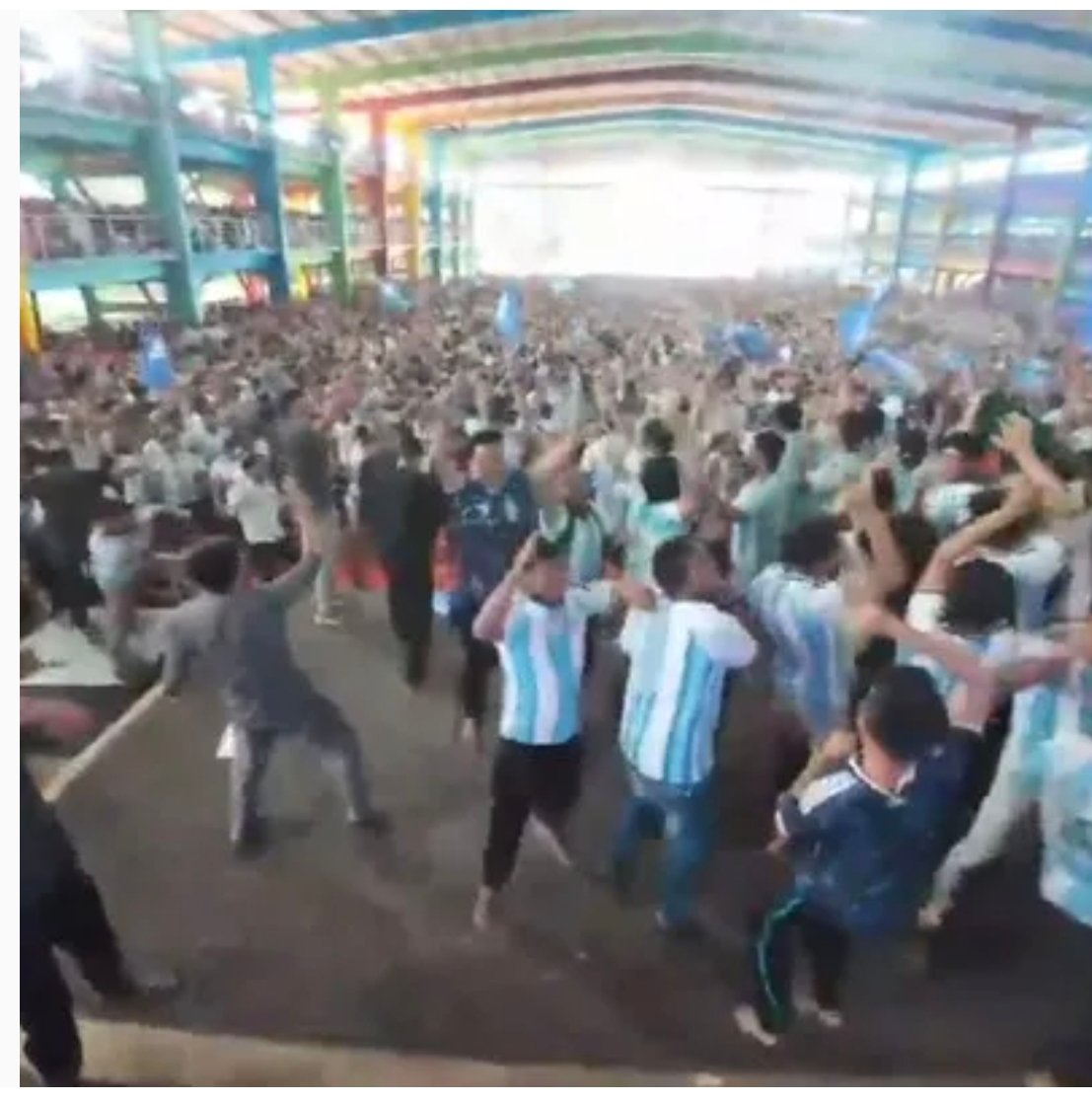 ArdanzaIgnacio's tweet photo. @LeBatardShow Brady, jordan provocan esto en Bangladesh?????   Insano el mundo todo festeja a messi https://t.co/1F7CirU7yQ