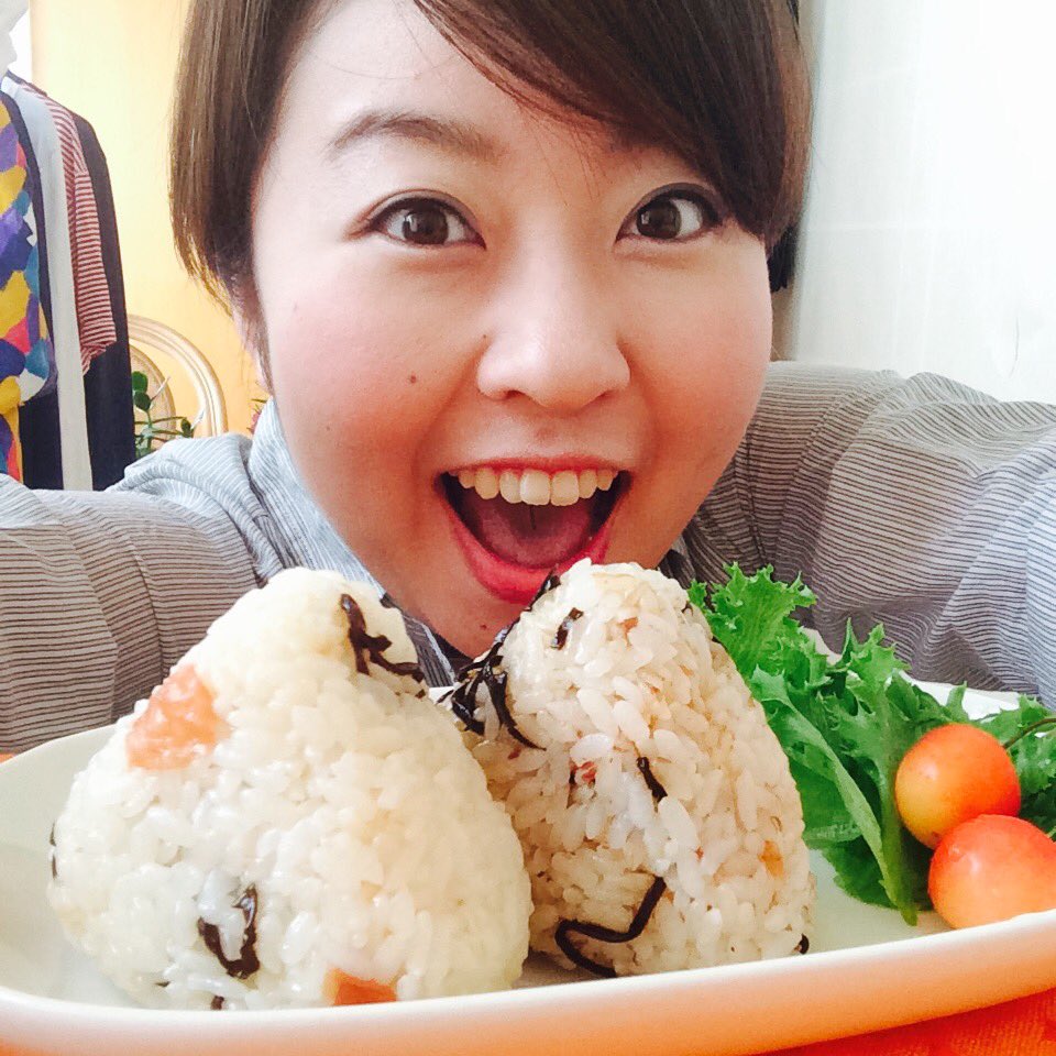 1993na1's tweet photo. #cp807
おにぎりと聞いて連想するのは公美ちゃんなんですが、画像1枚目の場合、好きな具材は公美ちゃんになるんでしょうか？🤣🤣 https://t.co/fng5jzzw7Q
