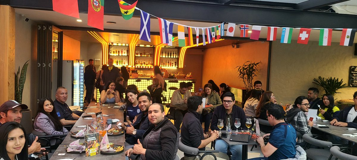 ecuadorweb3's tweet photo. 🇪🇨🔺 Así se vivió el Watch Party en Cuenca. En Chill &amp; Chela Pub vivimos Ecuador vs. Costa de Marfil entre fútbol, nuevas conexiones y comunidad.

¡Gracias a todos por sumarse! Cuenca sigue creciendo. 🙌

@Team1LatAm @Gelois_0 @0xarcano @RocioGonzalezT9  @ETH_ECU https://t.co/szkTQf8wKD