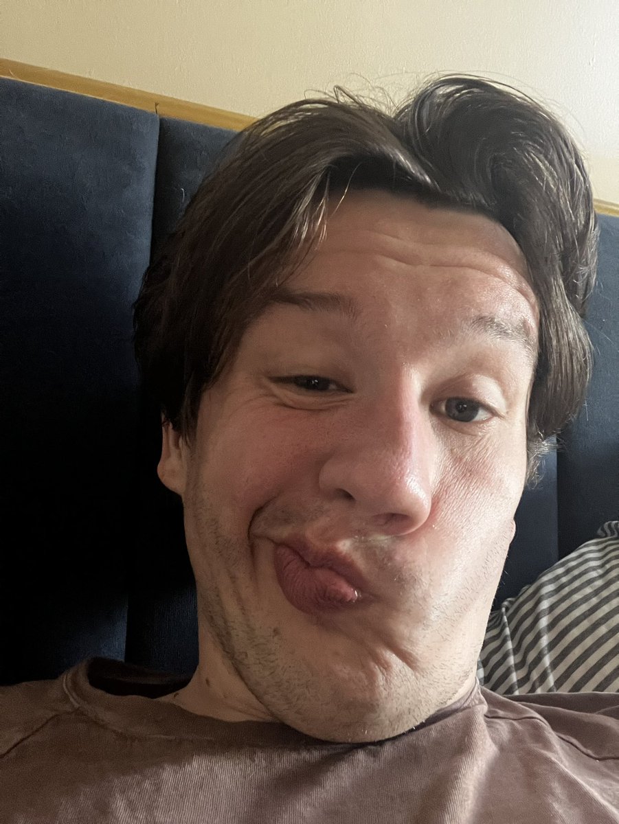 jakebrodes's tweet photo. “Overstimulated eldest daughter” oh you mean an annoying old bitch https://t.co/YtRrA2WgqB