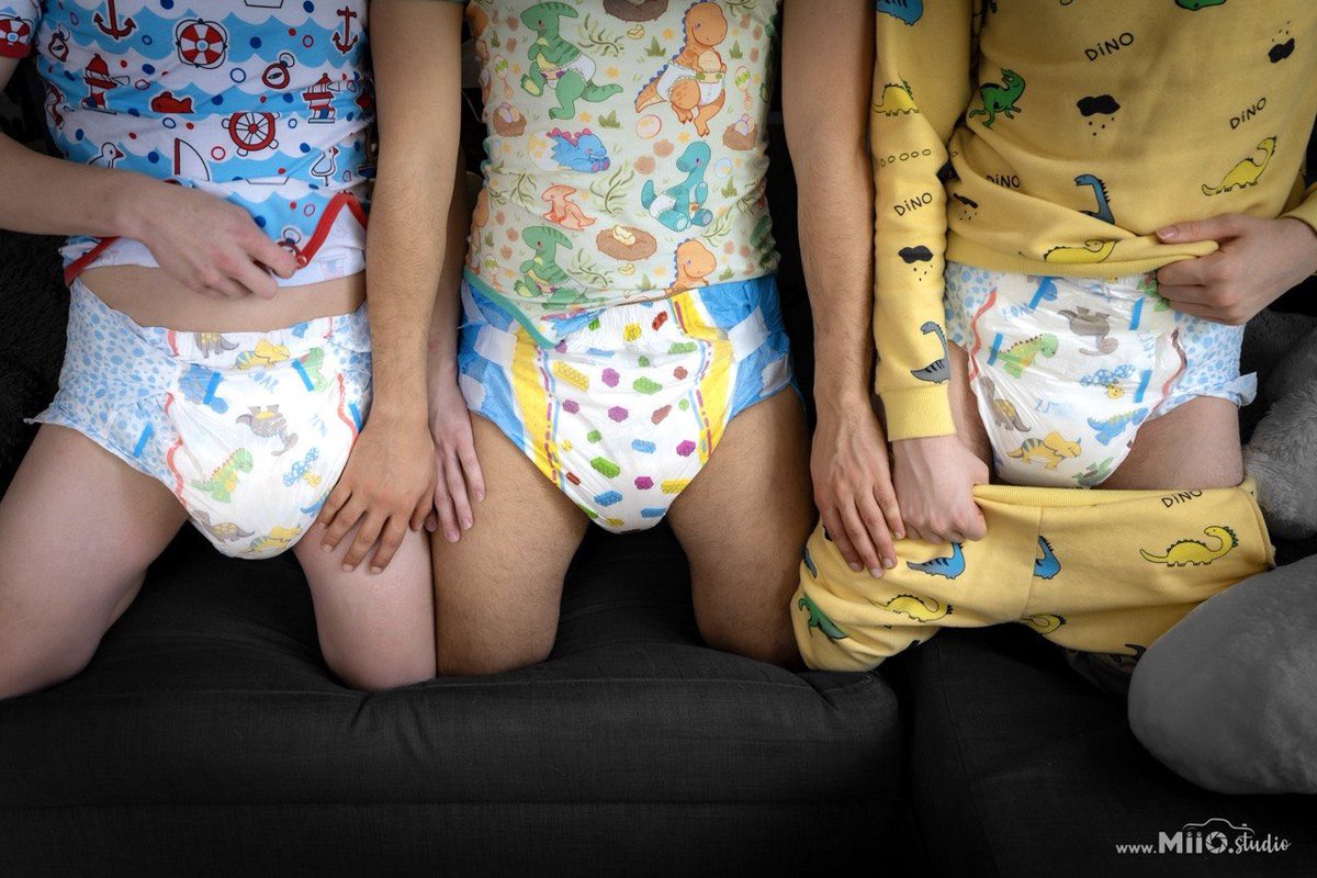 Little_Tore's tweet photo. The best diaper checks are with friends 🫂

@PupHellou @YanAbdl 

📸@PtitMiio https://t.co/rzNkbosJUJ