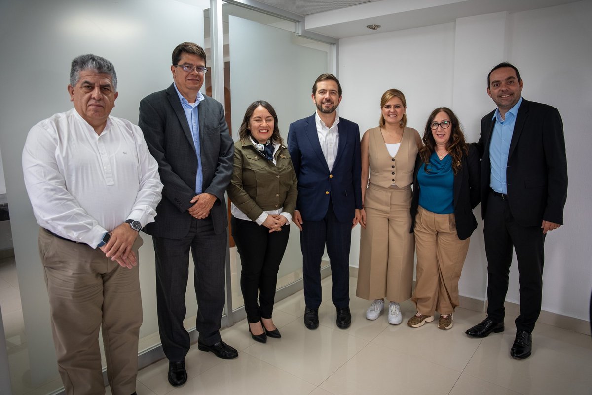 VictorZanella's tweet photo. Me quedo tranquilo: las pensiones en Guanajuato están bien cuidadas.

Platiqué con el @issegente y vi finanzas sanas, resultados que son ejemplo nacional. Esto es lo que pasa cuando las instituciones funcionan.

#Irapuato #VíctorZanella #ISSEG #Pensiones #FinanzasSanas https://t.co/ToNSWQ9HFc