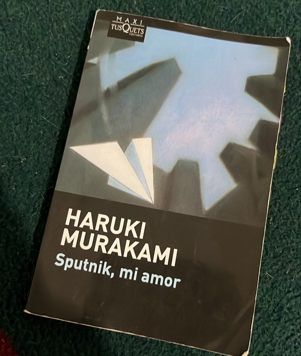 _Mikapple's tweet photo. HOLII MUTISS, recién terminé este libro :33 lo recomiendo (hay lesbianas) https://t.co/psAnoMp9wv